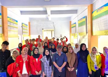 Foto bersama Himastat dengan masyarakat Desa Tamanyeleng. Foto: Dokumentasi Pribadi.