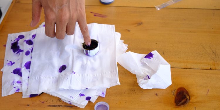 Jari yang dicelup tinta menjadi tanda bahwa masyarakat telah menentukan pilihannya pada pilkada 2024.