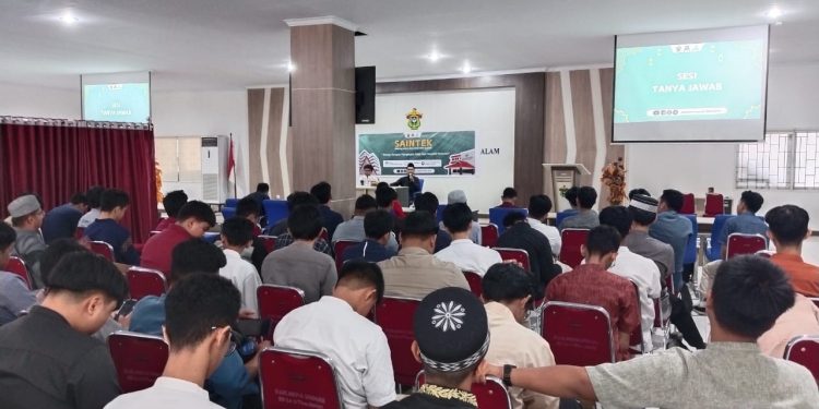 Pelaksanaan Sharing Islam Interaktif with Intelek (SAINTEK) 2024 yang berlansung di Lt 1 Science Building FMIPA Unhas, Sabtu (09/11). Foto : Dokumentasi Pribadi.