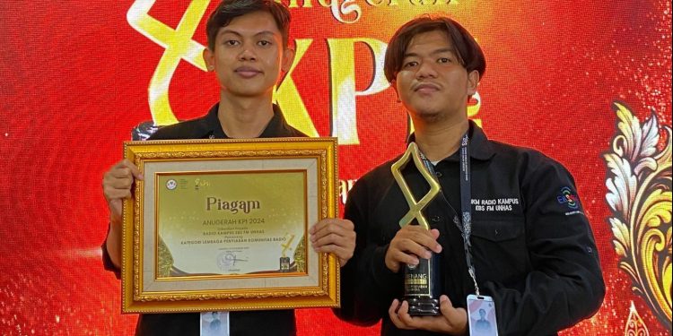 UKM Radio Kampus EBS Unhas Terima Penghargaan pada Anugerah KPI Award 2024