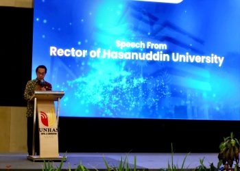Rektor Unhas, Prof Ir Jamaluddin Jompa MSc saat memberikan pidato pada ICOGEST 2024 di Unhas Hotel and Convention Center, Rabu (06/11). Foto: Dokumentasi Pribadi