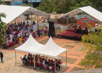 Suasana Expektasi 2024 di Pelataran Gedung MKU Unhas, Rabu (20/11). Foto: IDENTITAS/Yan