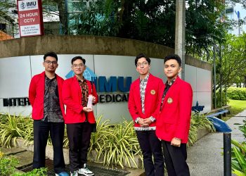 Foto Tim Mahasiswa FK Unhas yang berhasil meraih juara 3 dalam ajang IMU Intervarsity Medical Sciences Quiz Competition 2024, di Kuala Lumpur, Malaysia pada Minggu (17/11). Foto: Dokumentasi Pribadi