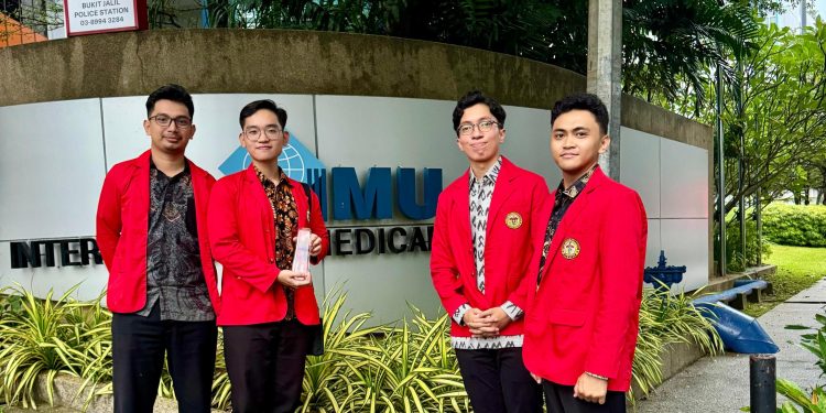 Foto Tim Mahasiswa FK Unhas yang berhasil meraih juara 3 dalam ajang IMU Intervarsity Medical Sciences Quiz Competition 2024, di Kuala Lumpur, Malaysia pada Minggu (17/11). Foto: Dokumentasi Pribadi