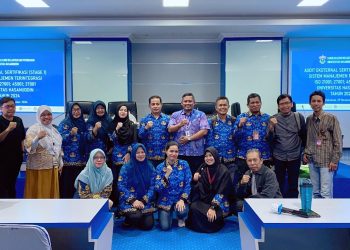 Foto bersama Auditor Utama dan dosen FISIP Unhas. Foto: Dokumentasi Pribadi.