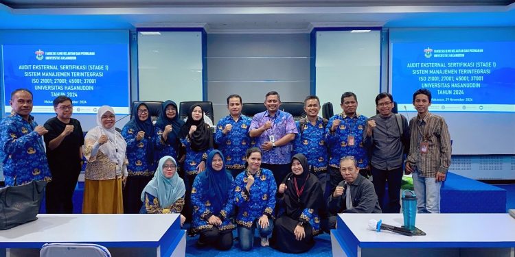 Foto bersama Auditor Utama dan dosen FISIP Unhas. Foto: Dokumentasi Pribadi.