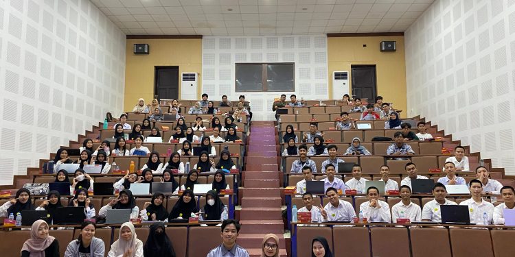 Himastat FMIPA Unhas Beri Pelatihan Interaktif Infografis Dashboard dan Esai melalui INSIDE I