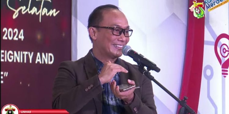 Prof Zudan Arif Fakrullah SH MH, pada saat memberikan sambutan di kegiatan Unhas Innovation Day 2024 yang berlangsung di Atrium Mall Ratu Indah, Sabtu (21/12). Foto: Tangkapan Layar.