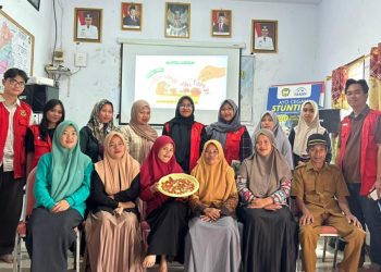 Foto bersama mahasiswa (KKN-T) Unhas dengan peserta , Selasa (28/01). Foto: Dokumentasi pribadi.