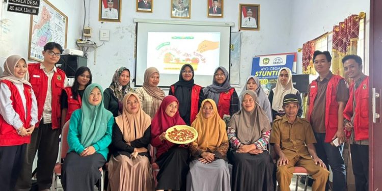 Foto bersama mahasiswa (KKN-T) Unhas dengan peserta , Selasa (28/01). Foto: Dokumentasi pribadi.