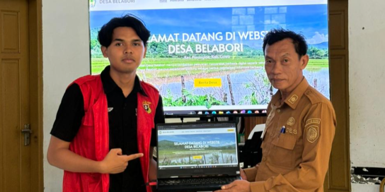 Penyerahan website ini menjadi simbol komitmen Desa Belabori, Senin (20/01). Foto: Dokumentasi pribadi