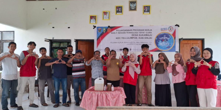 Foto bersama setelah Edukasi dan Pelatihan Pembuatan Plant Growth Promoting Rhizobacteria (PGPR) Metode Inokulum Akar Bambu untuk Mengurangi Penggunaan Pupuk Kimia Sintetik, Rabu (22/01). Foto: Dokumentasi pribadi