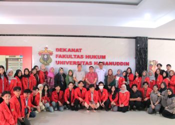 Foto bersama mahasiswa Outbound Students Program, Kamis (09/10).