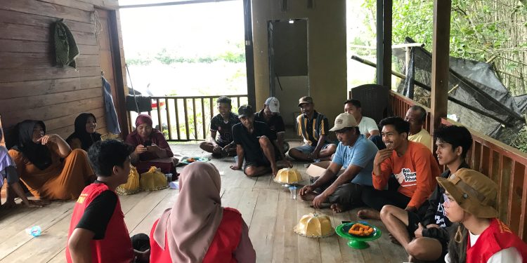 Solusi Praktis Budidaya Udang: KKN-T Unhas Usulkan Kolam Terpal ke Petani Tambak