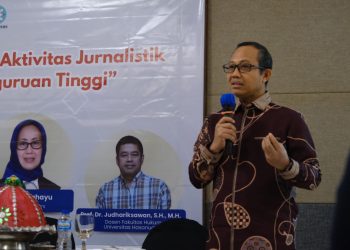 Wakil Rektor Bidang Akademik dan Kemahasiswaan Unhas (WR I), Prof Drg Muhammad Ruslin MKes PhD SpBM(K) memberikan sambutan pada kegiatan Sosialisasi Perjanjian Kerja Sama (PKS), Jumat(17/01). Foto: IDENTITAS/Nurfikri