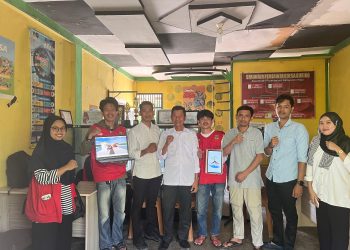 Penyerahan hasil program kerja kepada Pemerintah Desa Buriko, Kecamatan Pitumpanua, Kabupaten Wajo, Rabu (22/01). Foto: Dokumentasi pribadi