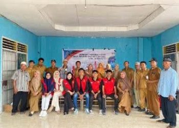 Foto bersama usai Sosialisasi Pola Tanam Jajar Legowo dalam Upaya Meningkatkan Produktivitas Hasil Panen Tanaman Padi di Desa Maccini Baji, Kamis (23/01). Foto: Dokumentasi pribadi