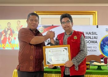 Penyerahan website pemerintah Desa Tabbinjai kepada Kepala Desa Tabbinjai secara resmi, Kamis (06/02). Foto: Dokumentasi pribadi