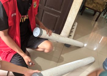 Pembuatan hidroponik yang dilakukan oleh mahasiswa di Dusun Bontojai, Desa Borisallo, Selasa (11/02). Foto: Dokumentasi pribadi