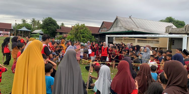 Eratkan Silaturahmi Warga, Mahasiswa KKN-T Desa Alitta Gelar Lomba Keceriaan