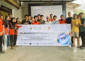 Bangun Kemandirian Ekonomi, Mahasiswa KKN-T Unhas Gelar Pelatihan Cukur di Parepare