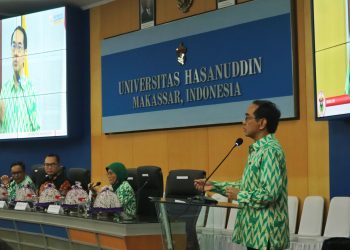 Rektor Unhas saat memberi sambutan di acara Kuliah Kebangsaan dan Silaturahmi Kerja Wilayah ICMI Sulsel, Minggu (09/02). Foto: IDENTITAS/Adrian