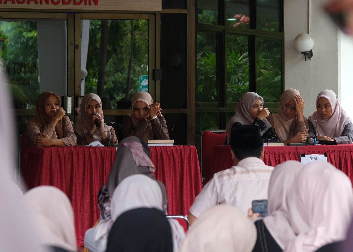 Dua tim Fahmil Quran yang berpikir keras saat lomba berlangsung