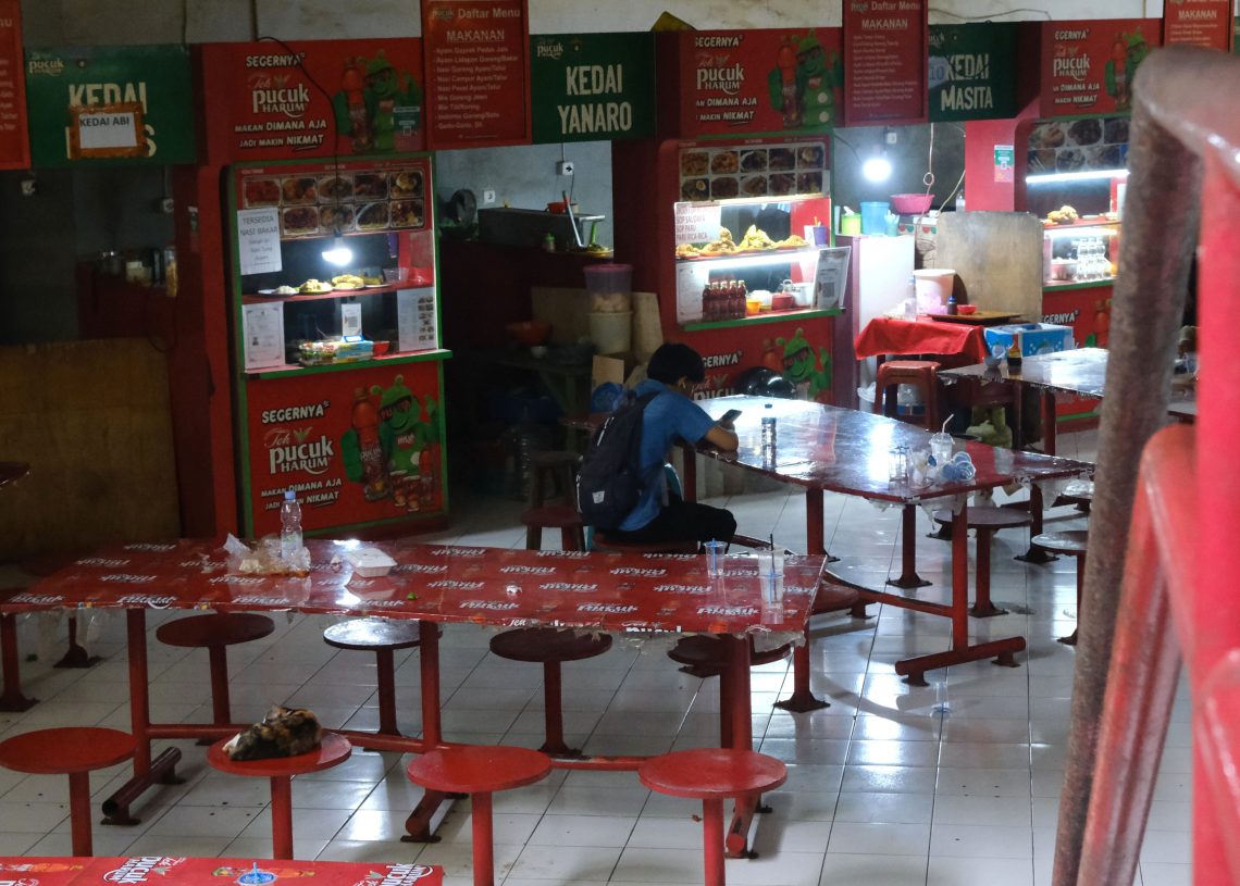 Suasana sepi Kudapan Unhas