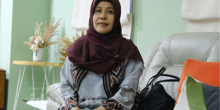 Dekan Fakultas Farmasi (FF) Unhas, Prof Marianti A Manggau saat ditemui di Ruangan Dekan FF, Minggu (02/03). Foto: IDENTITAS/ISBA