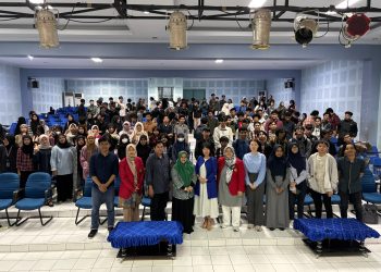 Foto bersama usai kuliah umum di Aula Prof Mattulada FIB Unhas, Selasa (11/03). Foto: IDENTITAS/Ismail Basri.