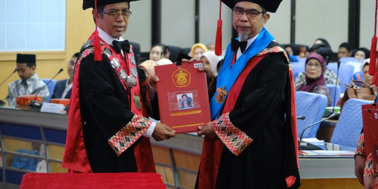 Ulas Eksplorasi Transformasi Spektral, Dosen FIKP Resmi Dikukuhkan Sebagai Guru Besar