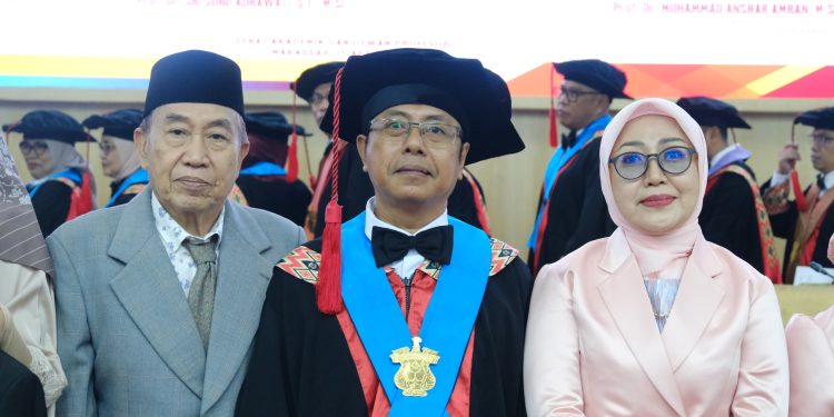 Modernisasi Perikanan Inklusif Jadi Sorotan dalam Pengukuhan Guru Besar FIKP Unhas