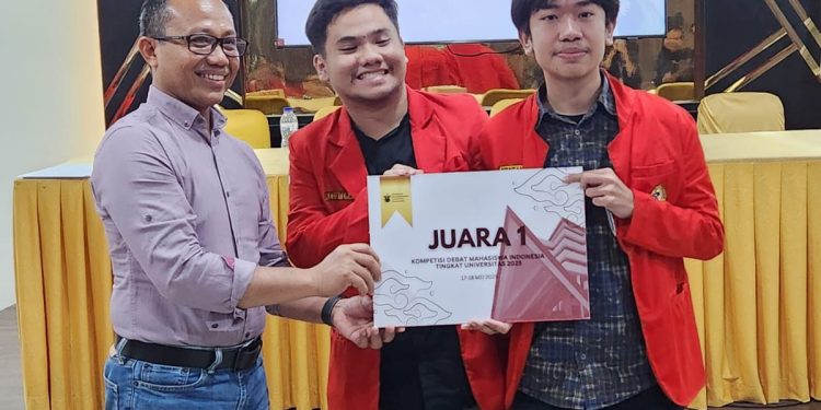 Dua Mahasiswa Unhas Raih Juara 1 Kompetisi Debat KDMI Tingkat Universitas