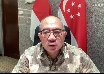 HE Suryo Pratomo menyampaikan materinya selama kuliah umum melalui Zoom Meeting, Senin (26/05). Foto: Tangkapan Layar.