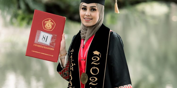 Cerita Hidup Hanadi Shaheen, Wisudawan Terbaik FK Unhas Asal Palestina