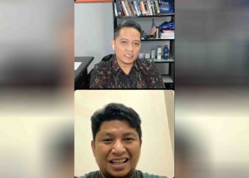 Guru Besar Fakultas Farmasi Unhas, Prof Firzan Nainu menjadi narasumber dalam Ex Libris Perpustakaan Unhas melalui siaran langsung Instagram @unhas_library, Jumat (20/06). Foto: Tangkapan layar