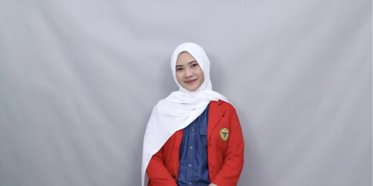 Andi Putri Cahaya Ningrum peraih Juara dua dalam Lomba Media Kreasi Visual yang diadakan oleh Youth Public Inovation Research (YPIR) Universitas Negeri Surabaya (Unesa). Foto: Dokumentasi Pribadi