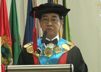 Rektor Unhas, Prof Jamaluddin Jompa berpidato pada wisuda Juni 2025 di Baruga AP Pettarani, Selasa (03/06). Foto: Tangkapan layar