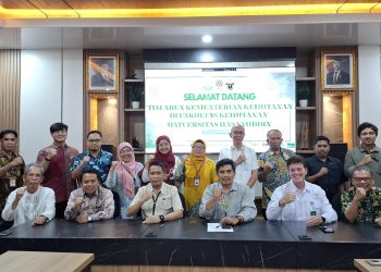 Rombongan Kemenhut dan Fakultas Kehutanan Unhas pasca pertemuan peluang kerja sama pengembangan aren, Jumat (20/06). Foto: Dokumentasi pribadi
