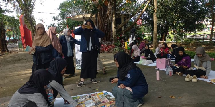 Tumbuhkan Budaya Literasi Kolektif, FLP Unhas Adakan Lingkar Buku