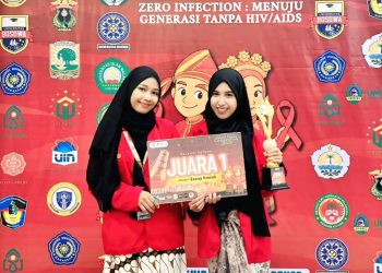 Asiyah Syaharuddin dan Aghnia Aura Inzani, pemenang Juara 1 Lomba Esai Ilmiah Nasional Alauddin Nursing Competition (ANC) 2025 yang diselenggarakan oleh HMJ Keperawatan UIN Alauddin Makassar. Foto: Dokumentasi Pribadi