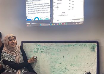 Riska Almerandi Husni memaparkan materi di Study Club IMA FEB, Rabu (04/06). Foto: IDENTITAS/Jalal Rehman.