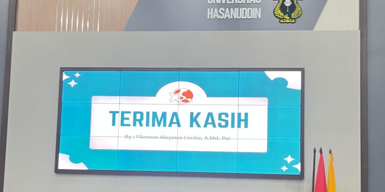 Potret seorang Teman Tuli, Filemon Aloysius Limba A Md Par setelah memaparkan materinya di kegiatan HUT Pusdik yang berlangsung di Arsjad Rasjid Lecture Theater Unhas, Kamis (26/06). Foto: IDENTITAS/Syahrial.