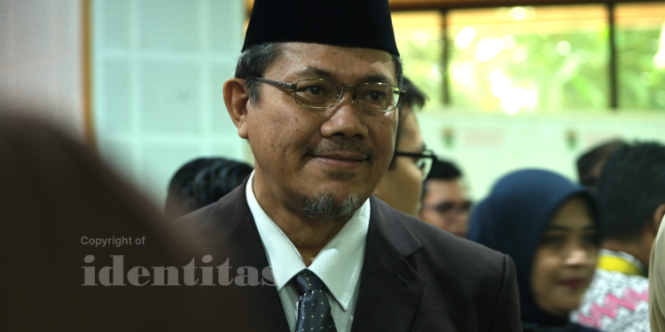 Prof Salengke pasca pelantikannya sebagai Dekan FTP Unhas di Lantai Dasar Gedung Rektorat Unhas, Jumat (18/07). Foto: IDENTITAS/Muhammad Nur Ilham