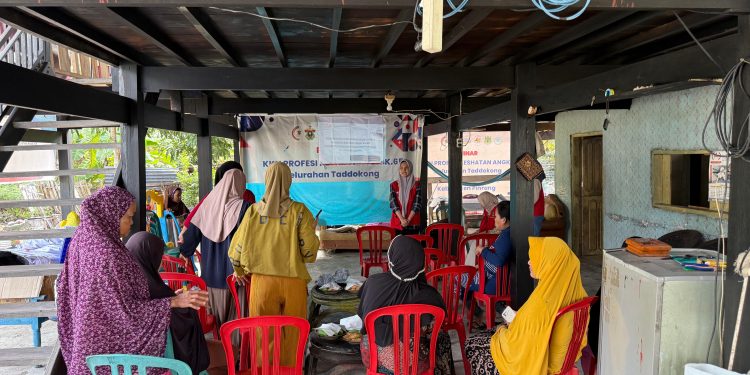 Mahasiswa KKN-T Kelurahan Tadokkong Dorong Kesadaran Masyarakat Kenali Masalah Kesehatan 