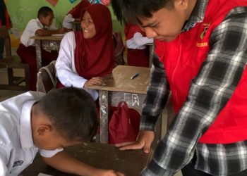 Mahasiswa KKN Unhas Tanamkan Semangat Menabung Sejak Dini di SDN 292 Tonyamang
