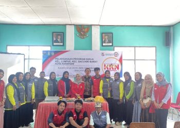 Foto bersama pasca pelatihan desain dan edukasi hukum di Kelurahan Lumpue, Kota Parepare, Kamis (24/07). Foto: Dokumentasi pribadi