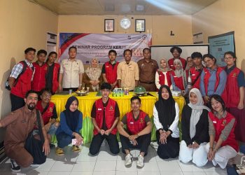Foto bersama seminar program kerja mahasiswa KKN-T 114 Unhas di Desa Darubiah. Foto: Dokumentsi Pribadi