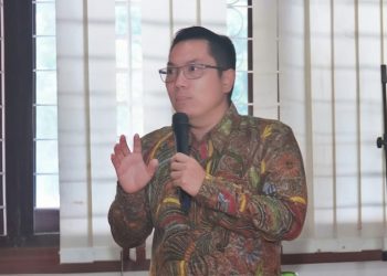 Direktur Eksekutif AASI, Mohamad Ali Isa Nugroho Budi Santoso, saat memaparkan inovasi aplikasi tDrive dalam Talkshow Hasanuddin Sharia Economic Festival ke-10 di Pegadaian Hall, FEB Unhas, Selasa (15/07). Foto: Dokumentasi pribadi