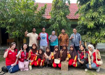 Foto bersama mahasiswa KKN Unhas dengan siswa SMPS Muhammadiyah Bateballa, Kabupaten Bantaeng, Sabtu (19/07). Foto: Dokumentasi pribadi